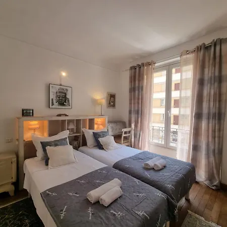 Ferrie Palais Канны