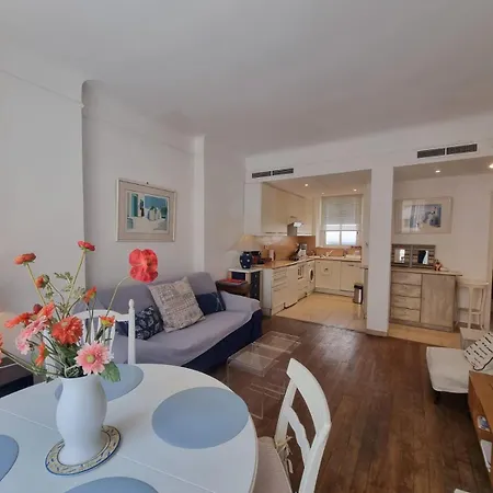 Ferrie Palais Cannes