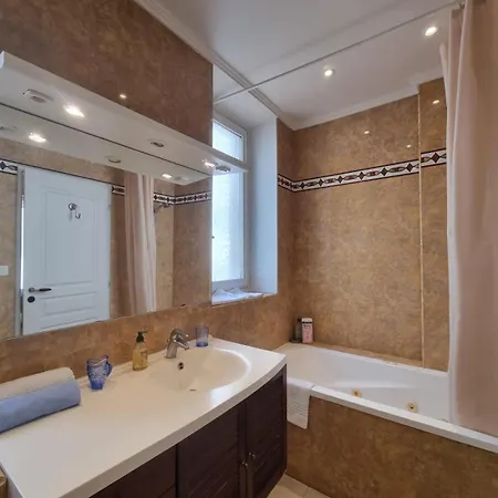 Ferrie Palais Cannes