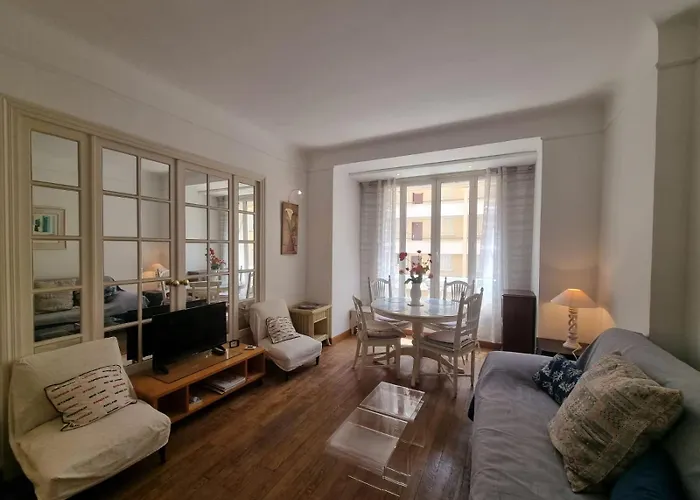 Apartment Ferrie Palais *