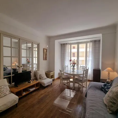 Apartamento Ferrie Palais *